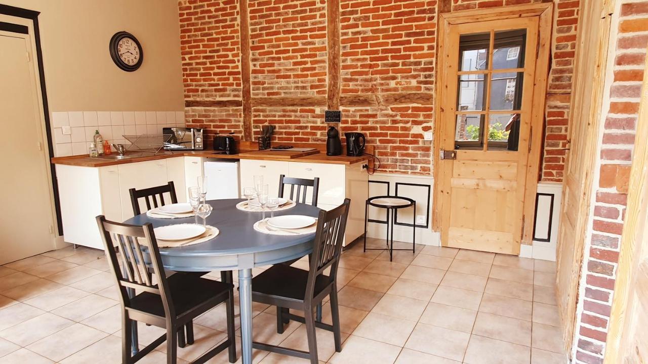 Le 2 Pieces Avec Parking Prive Apartment Honfleur Exterior photo
